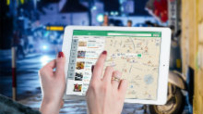 Je lepšia mobilná či GPS navigácia?