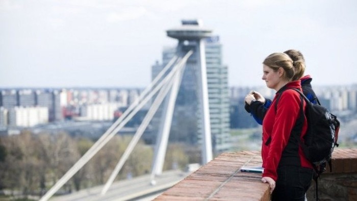 Les touristes recherchent dans la capitale slovaque, Bratislava, le plus beau point de vue sur la ville