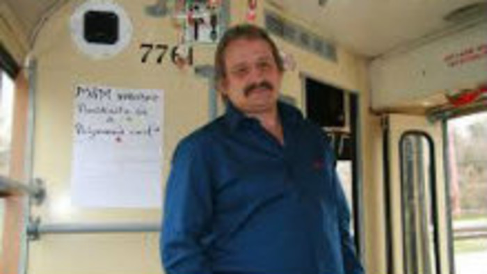 Pavol Durec oslavuje narodeniny v električke