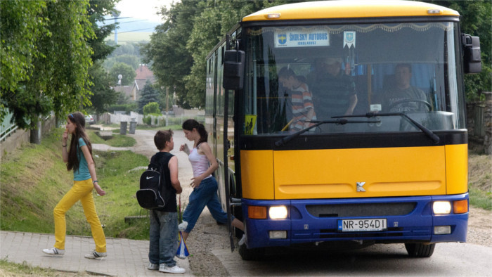 Slovákov ohrozuje aj dopravná chudoba