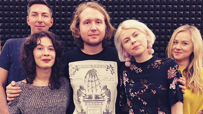 Nightlines tvorí sám. V Ráne na eFeMku zahral naživo aj s dvomi speváčkami