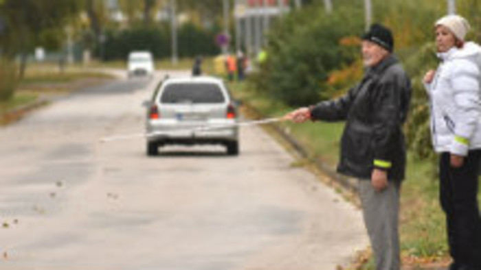 Policajti a nevidiaci skúšali v teréne vodičov