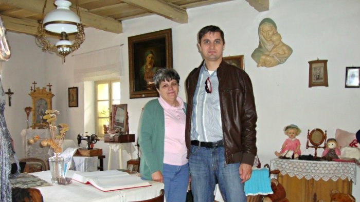 Maria-Csaniova-a-redaktor-Martin-Jurco-v-obecnom-dome-muzeu