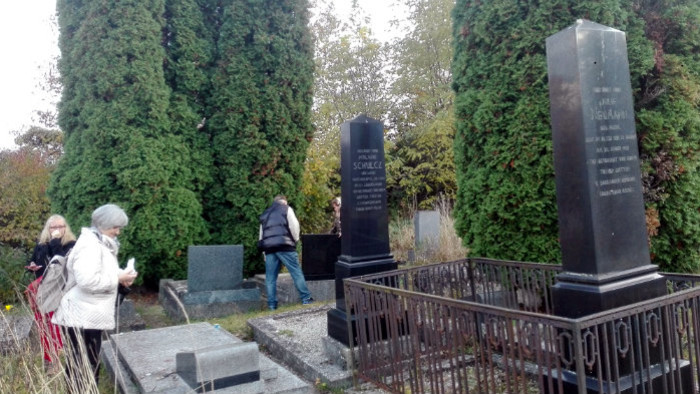 Prechádzka po židovskom cintoríne v Hlohovci