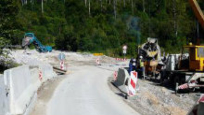 Obchádzka lesnou cestou