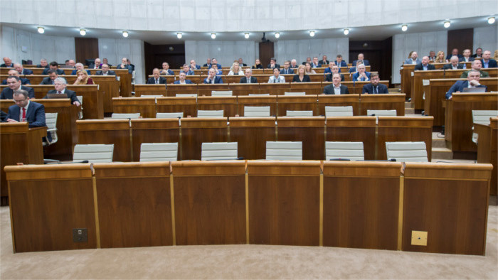 Vznikajú nové strany