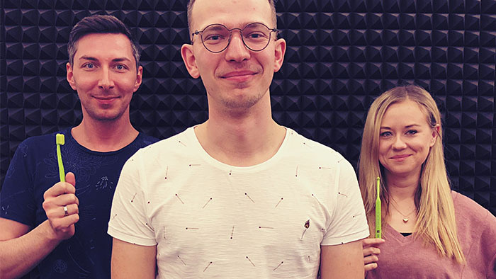 Čistenie zubov nie je veda, no chce to návyk. Zubár Adam Mikuš v Ráne na eFeMku vysvetlil, ako to urobiť správne.