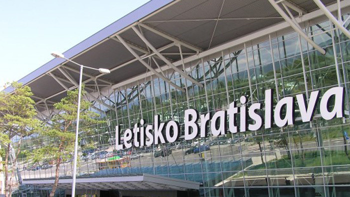 Noemi Kolčáková Szakállová vystavuje na bratislavskom letisku