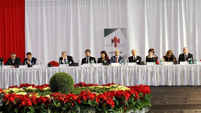 Kisiskolai tananyag: magyar-magyar párbeszéd...