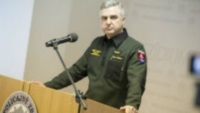 A miniszter megy, a rendőrfőnök marad 