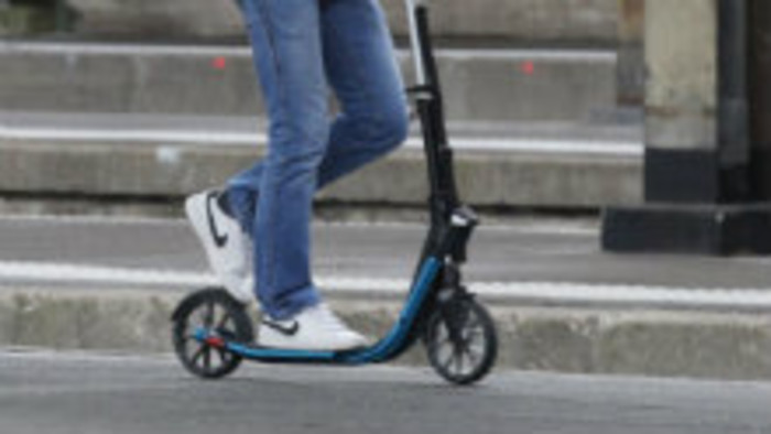 Do práce na elektrickej kolobežke