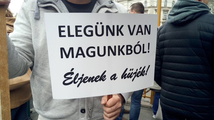 De komoJan: mi nem választanánk magunkat!