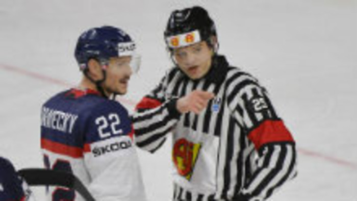 Rozhodcovia na MS v hokeji