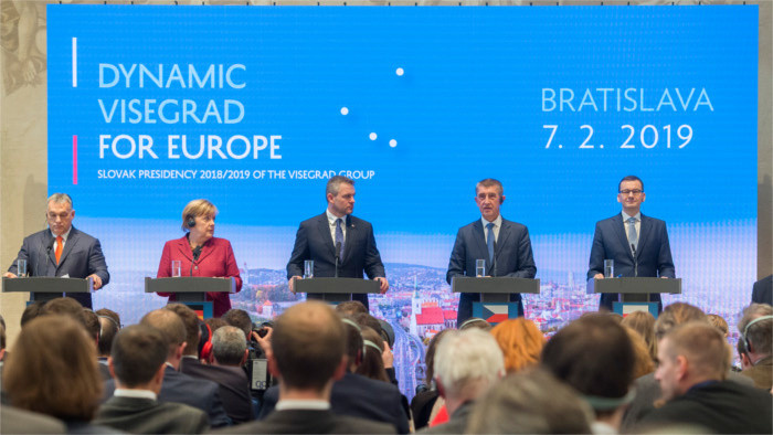 La rencontre de la chancelière allemande avec les premiers ministres du groupe V4