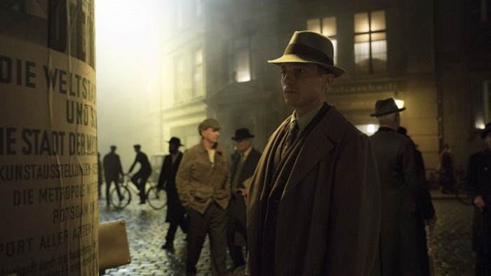 Porovnávacia recenzia: Babylon Berlín v knihe a vo filme