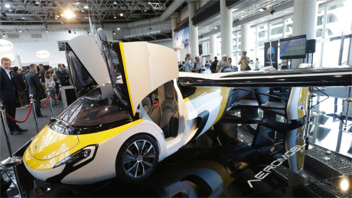 Sale a la luz el coche volador eslovaco AeroMobil