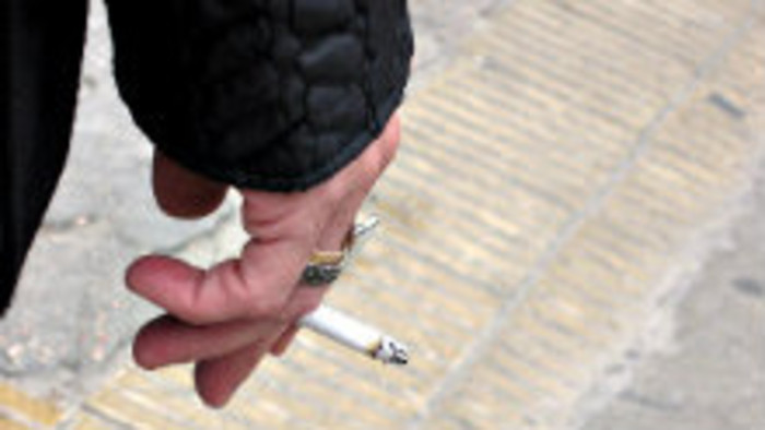 Fajčí sa aj na zastávkach, hoci je to zakázané 