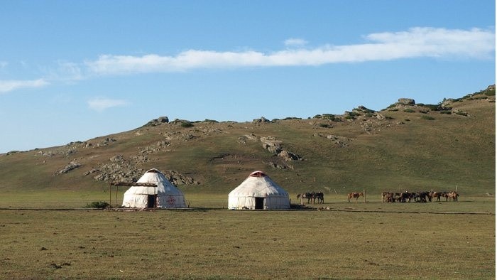 08-Altai-Shan-Kazak-yurts-700