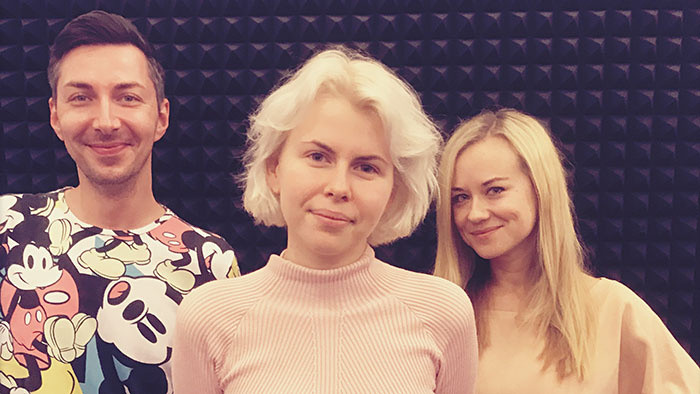 Zahraničné štúdium alebo Tolstoys? Ela Tolstová je verná kapele.