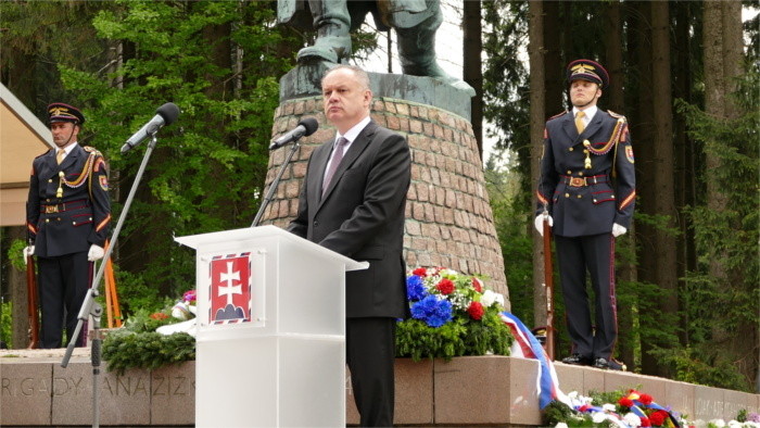 A.Kiska a honoré et distingué des vétérans de la Seconde Guerre mondiale