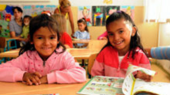 Rómske deti sa tešia do školy hlavne vďaka učiteľke