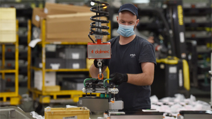 GDP down 2.7 percent in the 4th quarter