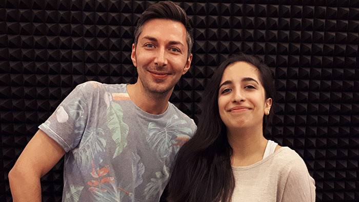 Prišla z Iránu a rada rozosmieva ľudí. Darí sa jej to už aj v slovenčine.