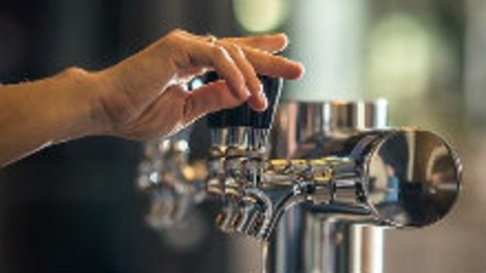 Glosa: Ženy za pultami pohostinstiev, máte môj rešpekt