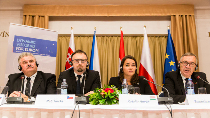 Rechazo a la intención austriaca de recortes sociales para niños extranjeros 