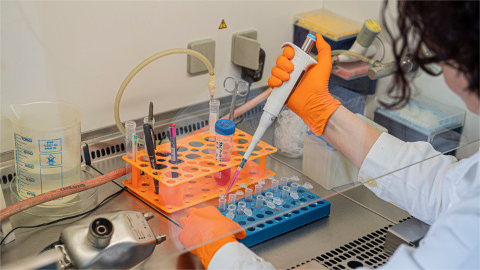 Científicos logran aislar las primeras cepas eslovacas del nuevo coronavirus