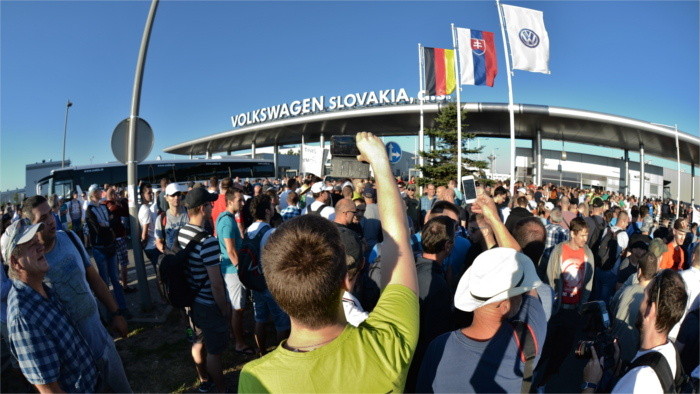 Continúa huelga indefinida de trabajadores de VW Slovakia
