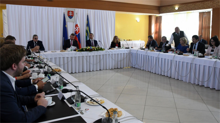 El Gobierno continúa reuniéndose en las regiones del país