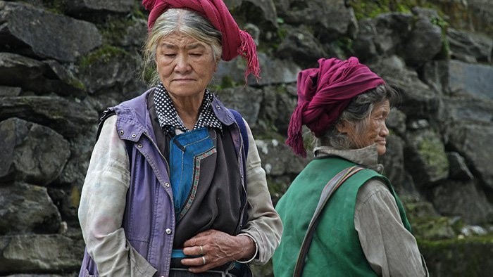 11-Tibetan-women-700