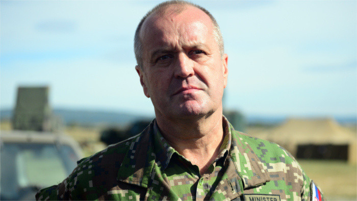 Gajdoš asistió a reunión de ministros de Defensa en Bruselas