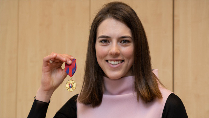 Petra Vlhová recibe medalla de oro conmemorativa de las Fuerzas Armadas de Eslovaquia