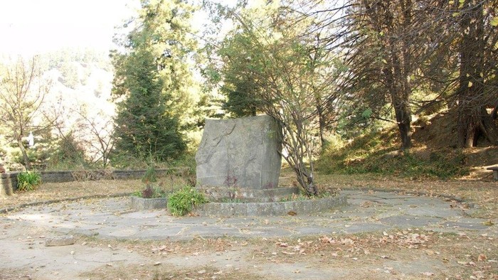 Nagarr - pomnik Rericha India.jpg