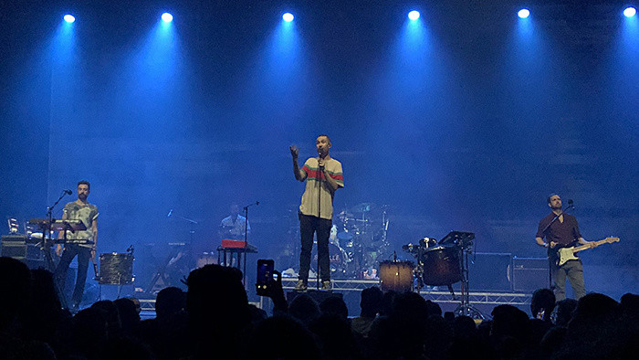 Tisíc hrmených: Bastille a Gleb pripravujú k novým albumom špeciálne vystúpenia