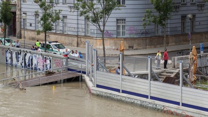 Devin Castle installs flood protection as the Danube River rises