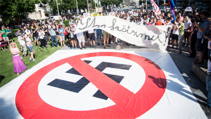 Los eslovacos pueden ya firmar contra el extremismo