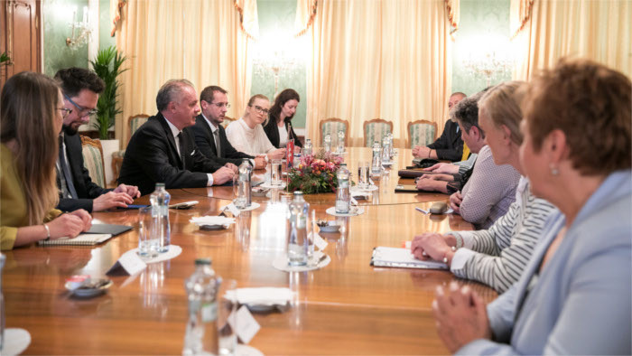 El jefe de Estado Andrej Kiska se reunió con los representantes de los cuidadores de personas