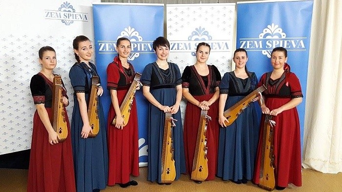 01_Buzitai_Citerazenekar Foto Ensemble.jpg