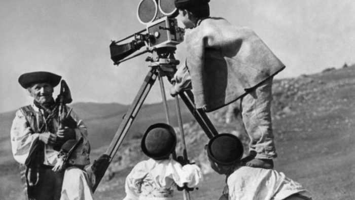 Film Zem spieva with live music