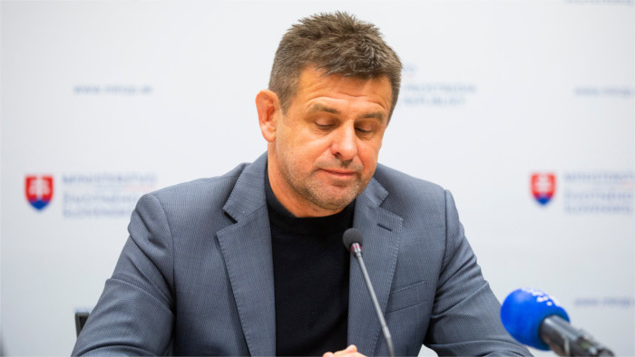 Dimite el ministro de Medio Ambiente, László Sólymos