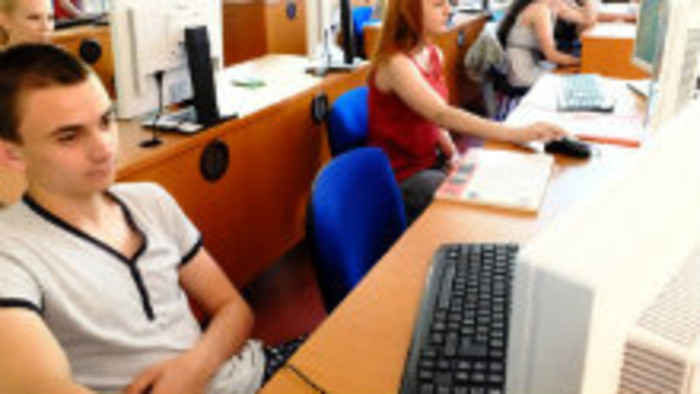 K veci: Kritika obsarávaného internetu pre školy