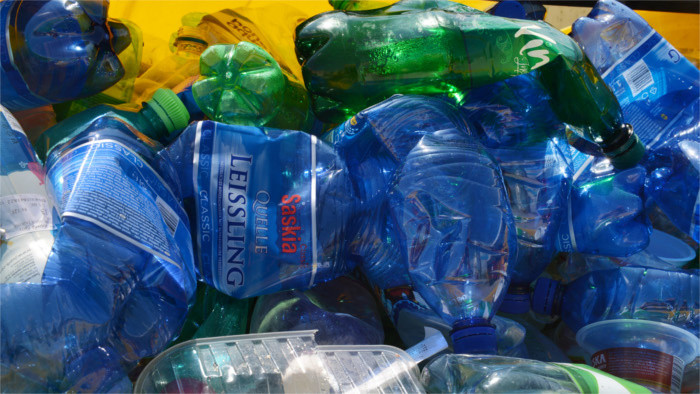 Medio Ambiente introducirá la reutilización de las botellas PET