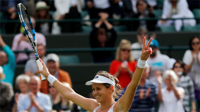 Čepelová da la sorpresa en Wimbledon y elimina a Garbiñe Muguruza
