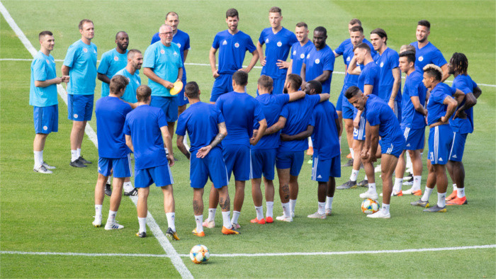 Slovan se enfrentará con el club KF Feronikeli sin sus jugadores serbios