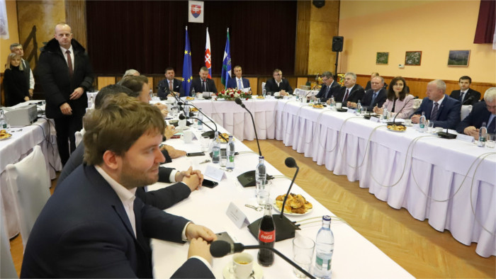 El Gobierno continúa reuniéndose en las regiones del país