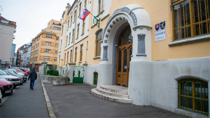 Anuncian cierre de escuelas y cancelación de numerosos eventos en Bratislava 