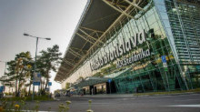 Vynovená pristávacia dráha na bratislavskom letisku